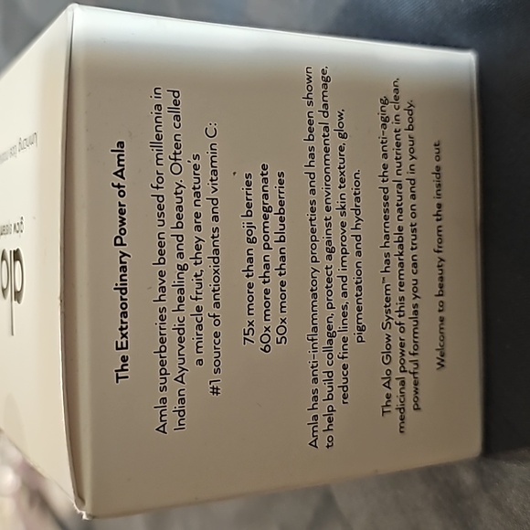 ALO luminizing face moisturizer - Picture 2 of 5